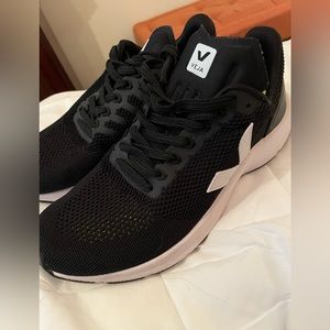 LAST CHANCE: Veja Mesh Trainers size 40 sneakers 🥰